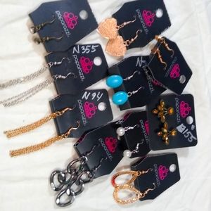 Lot of 10 new pairs of women's earrings